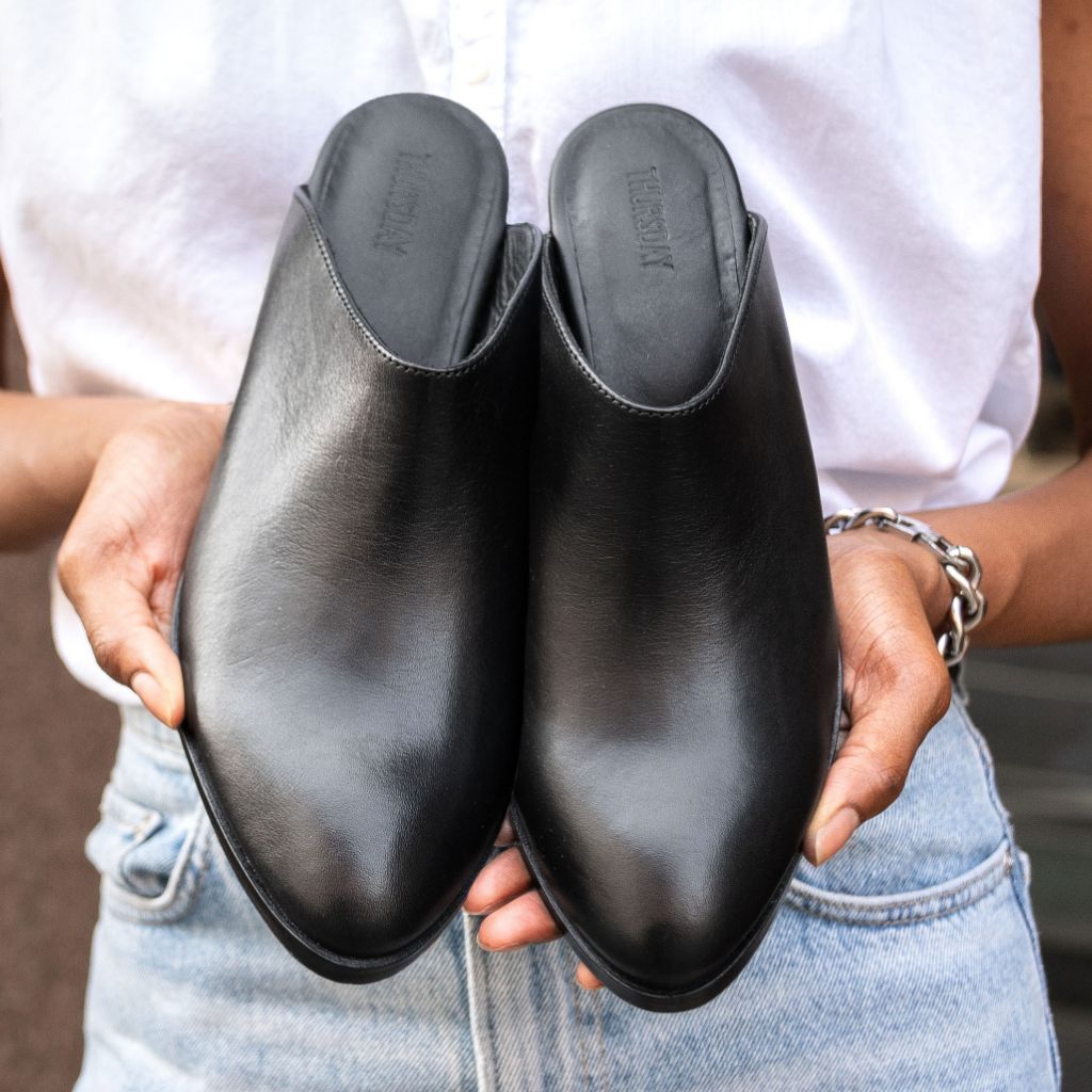 https://cdn.shopify.com/s/files/1/0419/1525/files/1024x1024-Women-Breeze-Black-071423-3.jpg?v=1690828624