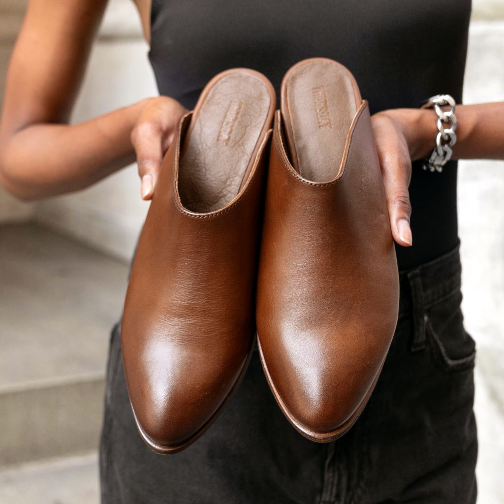 https://cdn.shopify.com/s/files/1/0419/1525/files/1024x1024-Women-Breeze-Brandy-071423-3_0cb13261-c2a4-4dea-9315-c9e070c22443.jpg?v=1716505365
