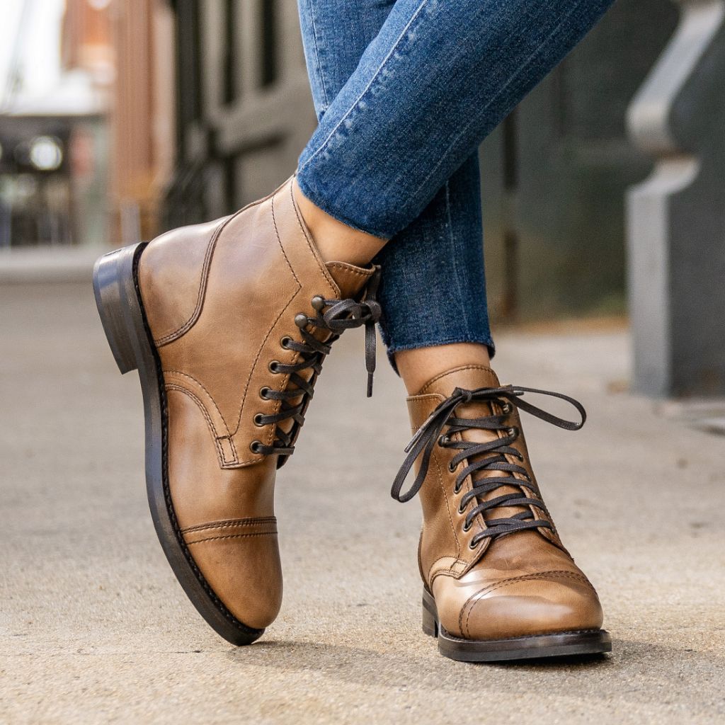 https://cdn.shopify.com/s/files/1/0419/1525/files/1024x1024-Women-Captain-Natural-070324-1_01fce28e-adf4-4042-847b-90ab79aaaea1.jpg?v=1720201668