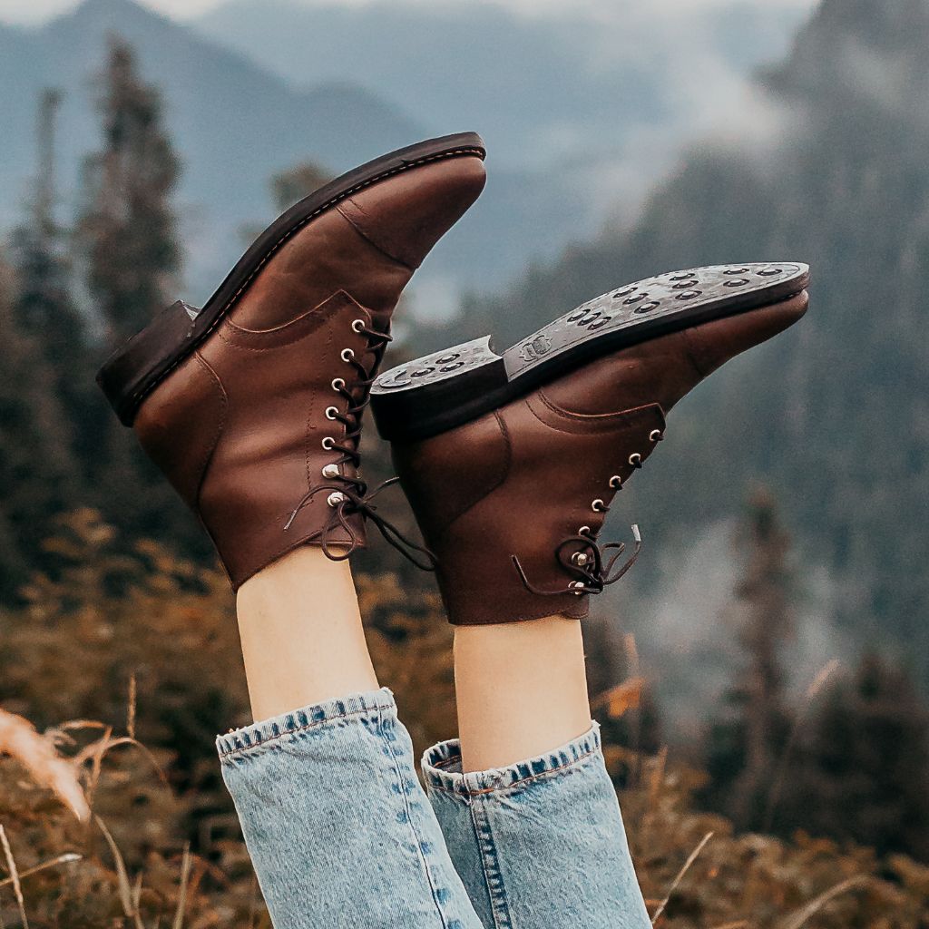 https://cdn.shopify.com/s/files/1/0419/1525/files/1024x1024-Women-Captain-Whiskey-101923-2.jpg?v=1698956842