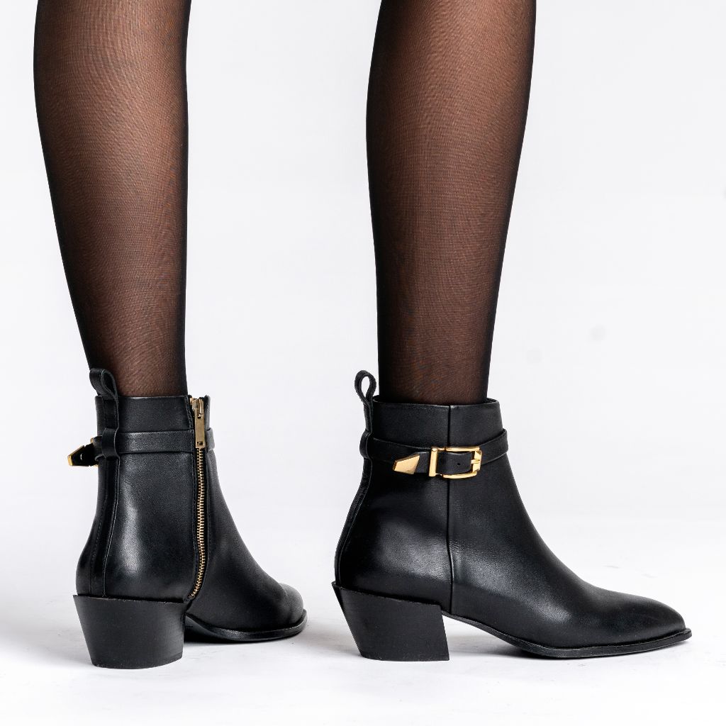 https://cdn.shopify.com/s/files/1/0419/1525/files/1024x1024-Women-Charm-Black-012125-2_c2233ebe-4bdb-4e73-bc60-62262f6732ea.jpg?v=1748984711