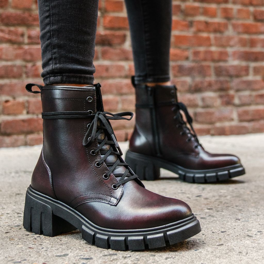 https://cdn.shopify.com/s/files/1/0419/1525/files/1024x1024-Women-Coda-BackCherry-051524-1_ae85b802-2569-4c94-a2e8-b7f9ca546785.jpg?v=1718901598
