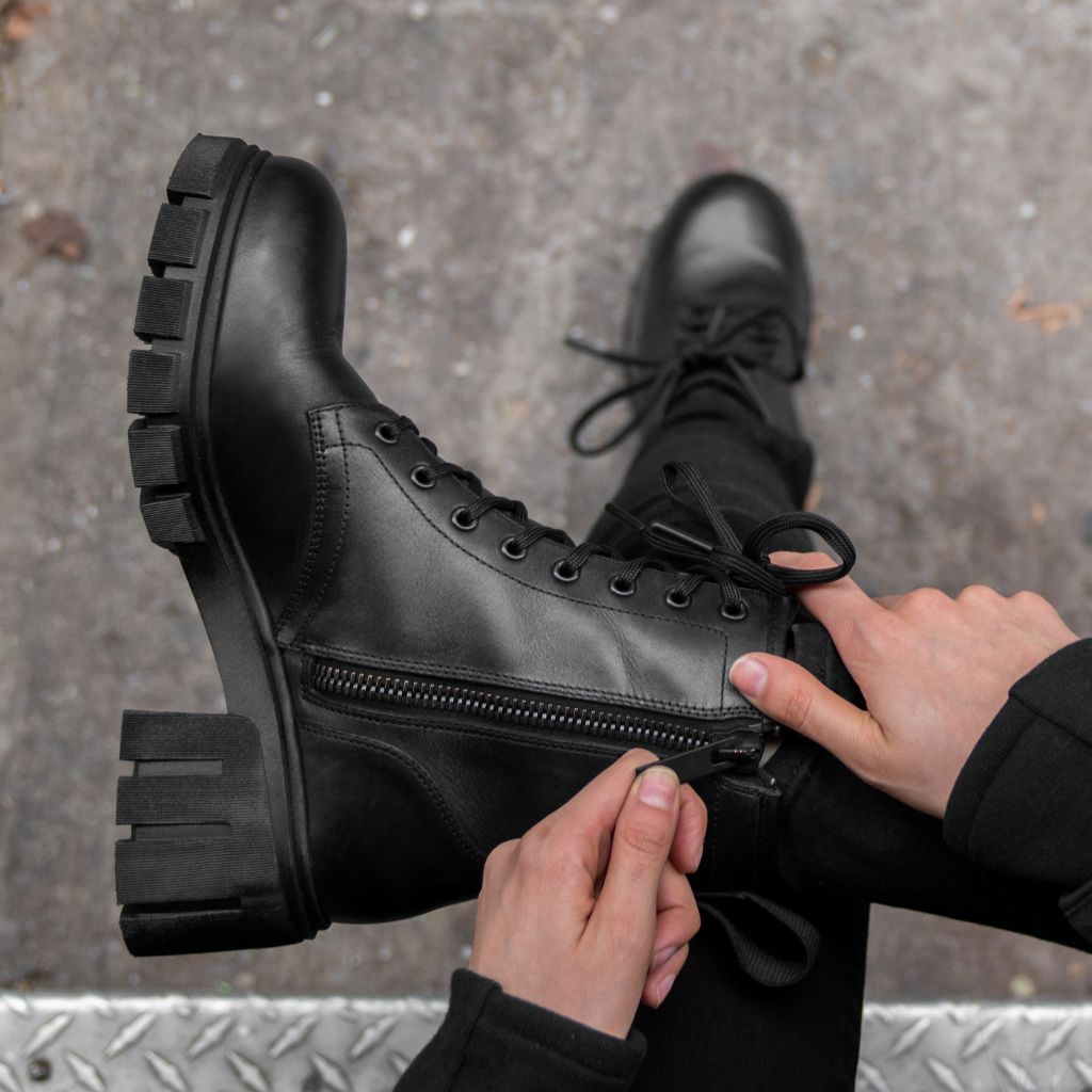 https://cdn.shopify.com/s/files/1/0419/1525/products/1024x1024-Women-Coda-Black-011422-3.jpg?v=1648493076