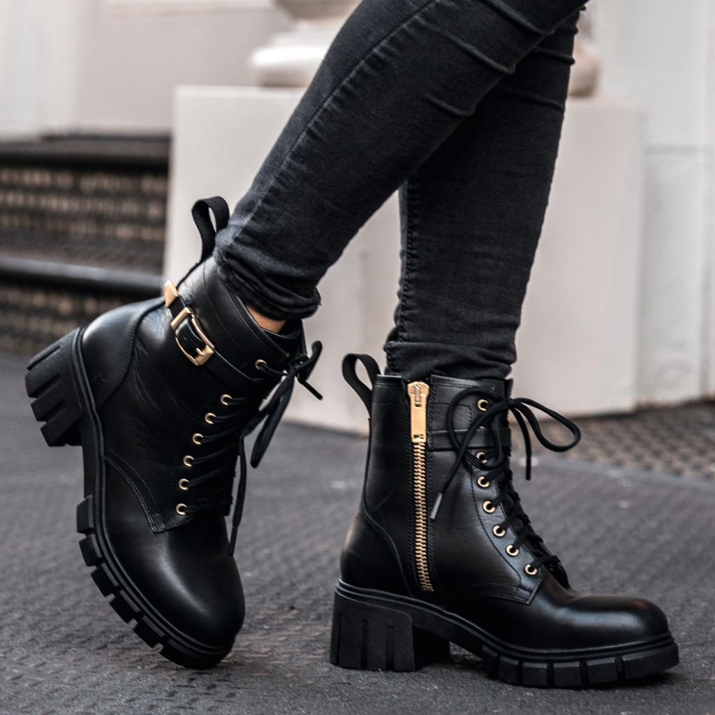 https://cdn.shopify.com/s/files/1/0419/1525/products/1024x1024-Women-Coda-BlackGold-011222-1.jpg?v=1648494325