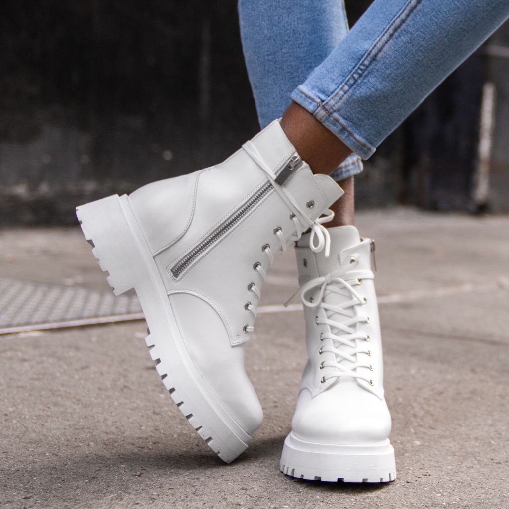 https://cdn.shopify.com/s/files/1/0419/1525/files/1024x1024-Women-Dolce-White-090523-1.jpg?v=1695066007
