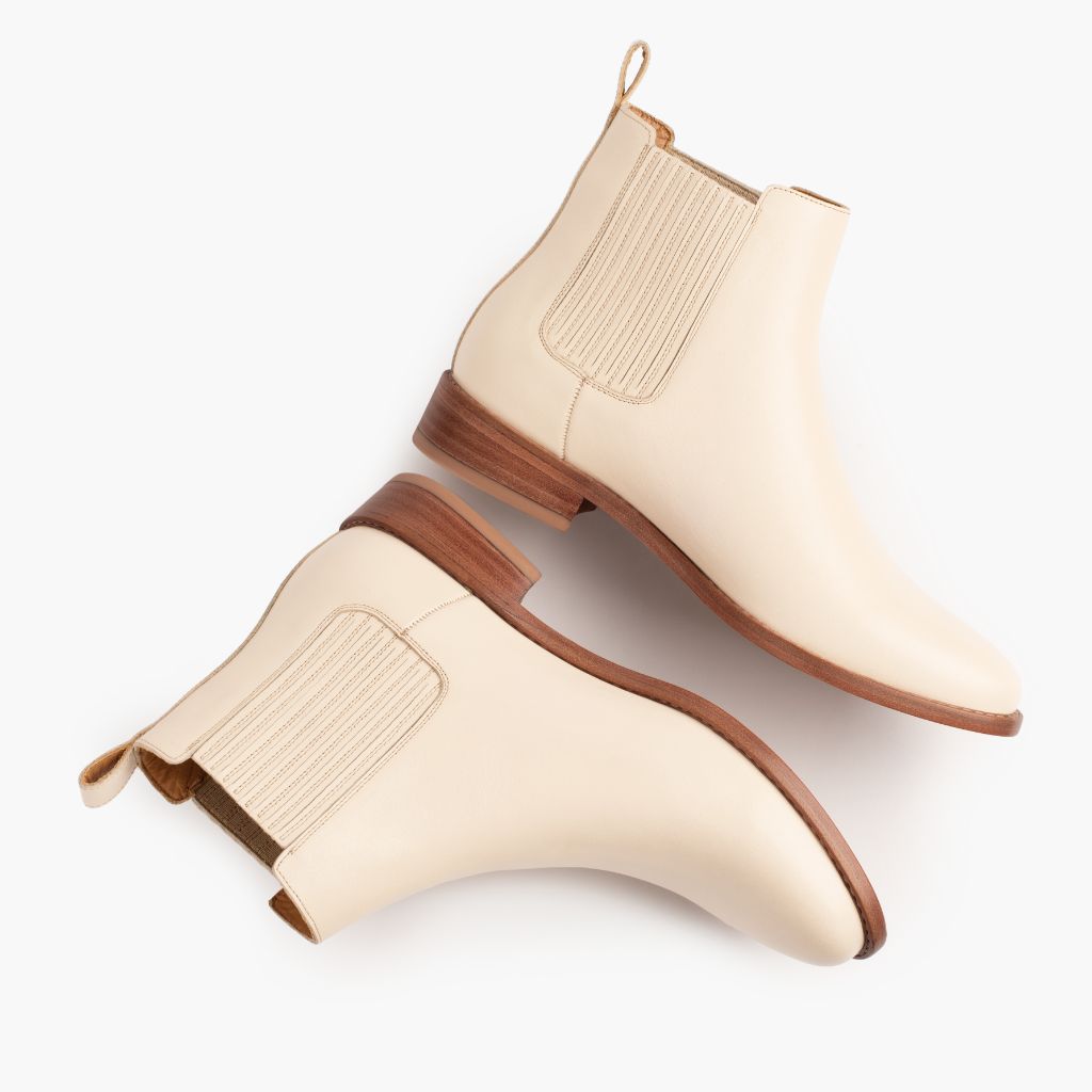 https://cdn.shopify.com/s/files/1/0419/1525/products/1024x1024-Women-Dreamer-Beige-101421-Flatlay3.jpg?v=1634573077