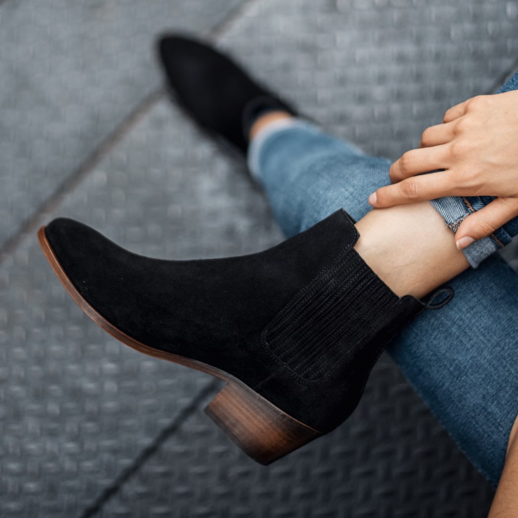 https://cdn.shopify.com/s/files/1/0419/1525/products/1024x1024-Women-DreamerBootie-Black-081321-3.jpg?v=1629207051