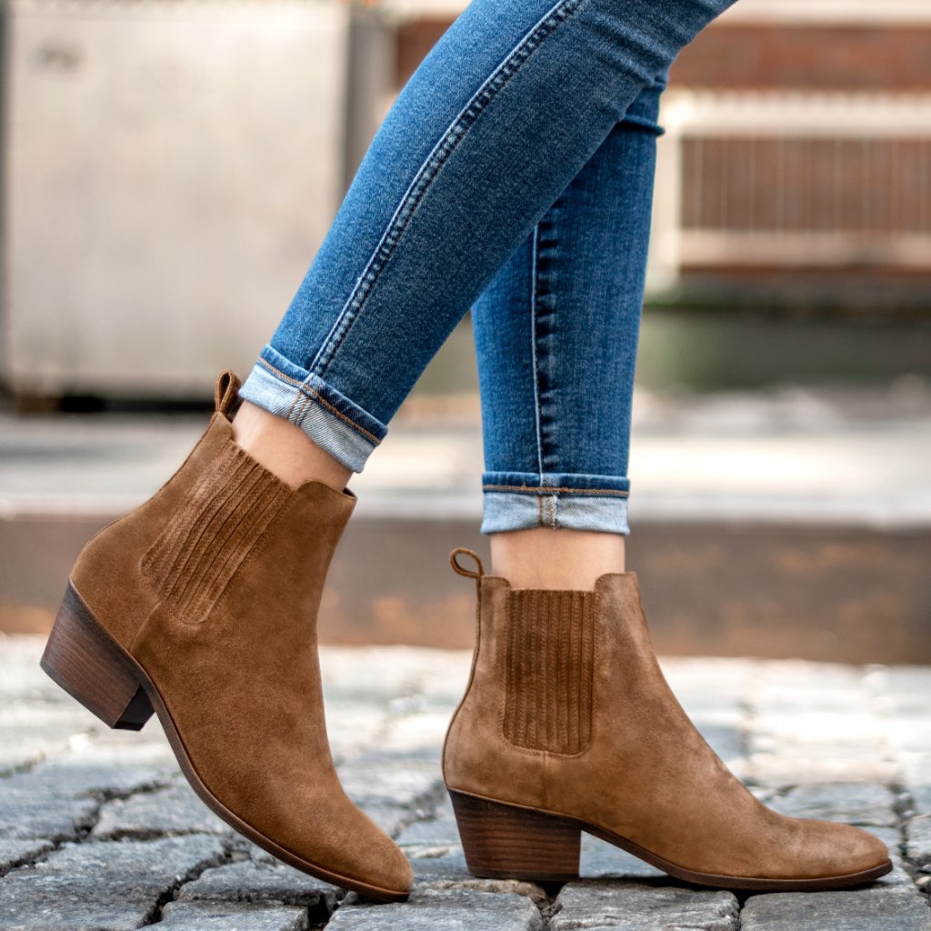 https://cdn.shopify.com/s/files/1/0419/1525/products/1024x1024-Women-DreamerBootie-GoldenBrown-1.jpg?v=1627324909