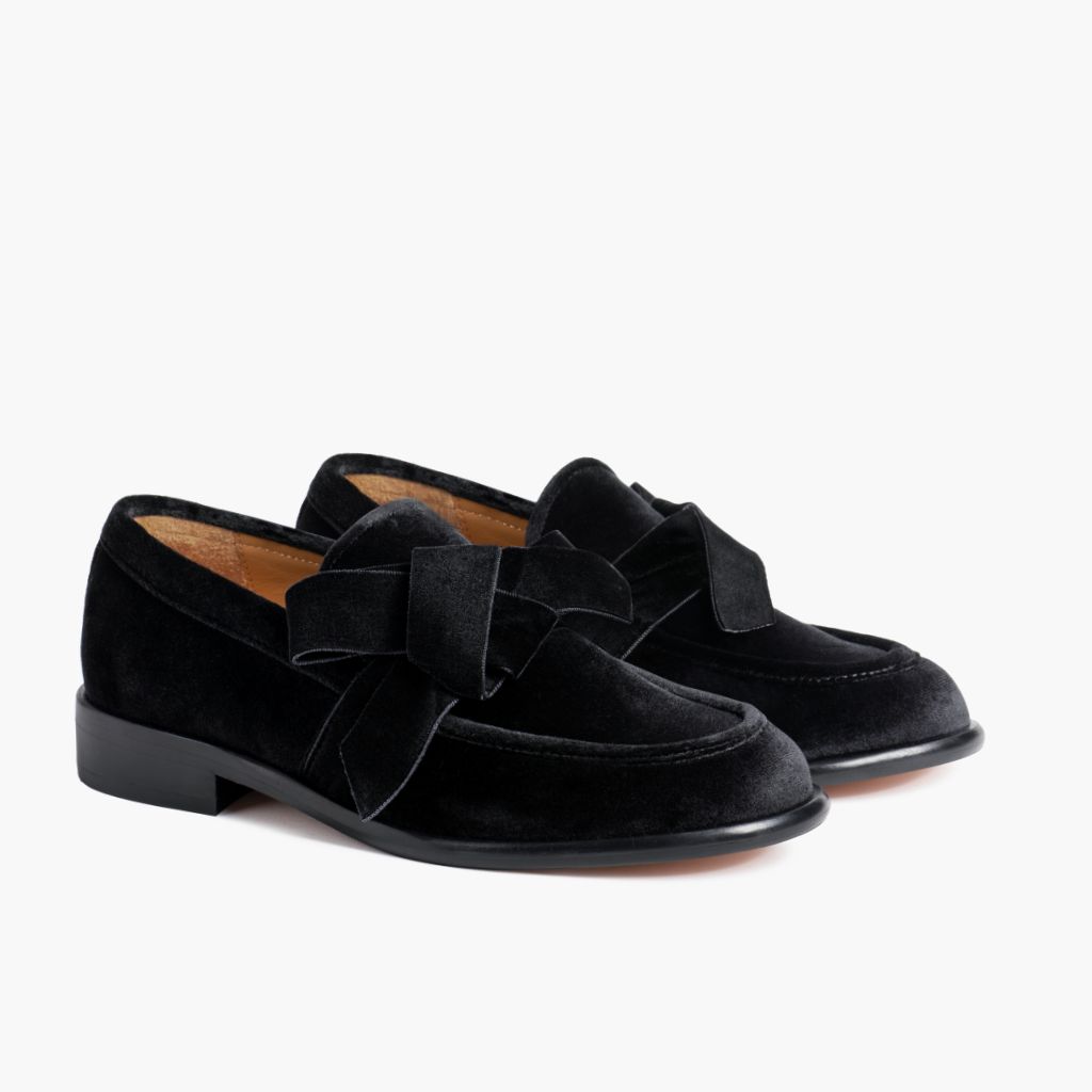 https://cdn.shopify.com/s/files/1/0419/1525/files/1024x1024-Women-DressPenny-BlackVelvet-081225-3.4.jpg?v=1759523461