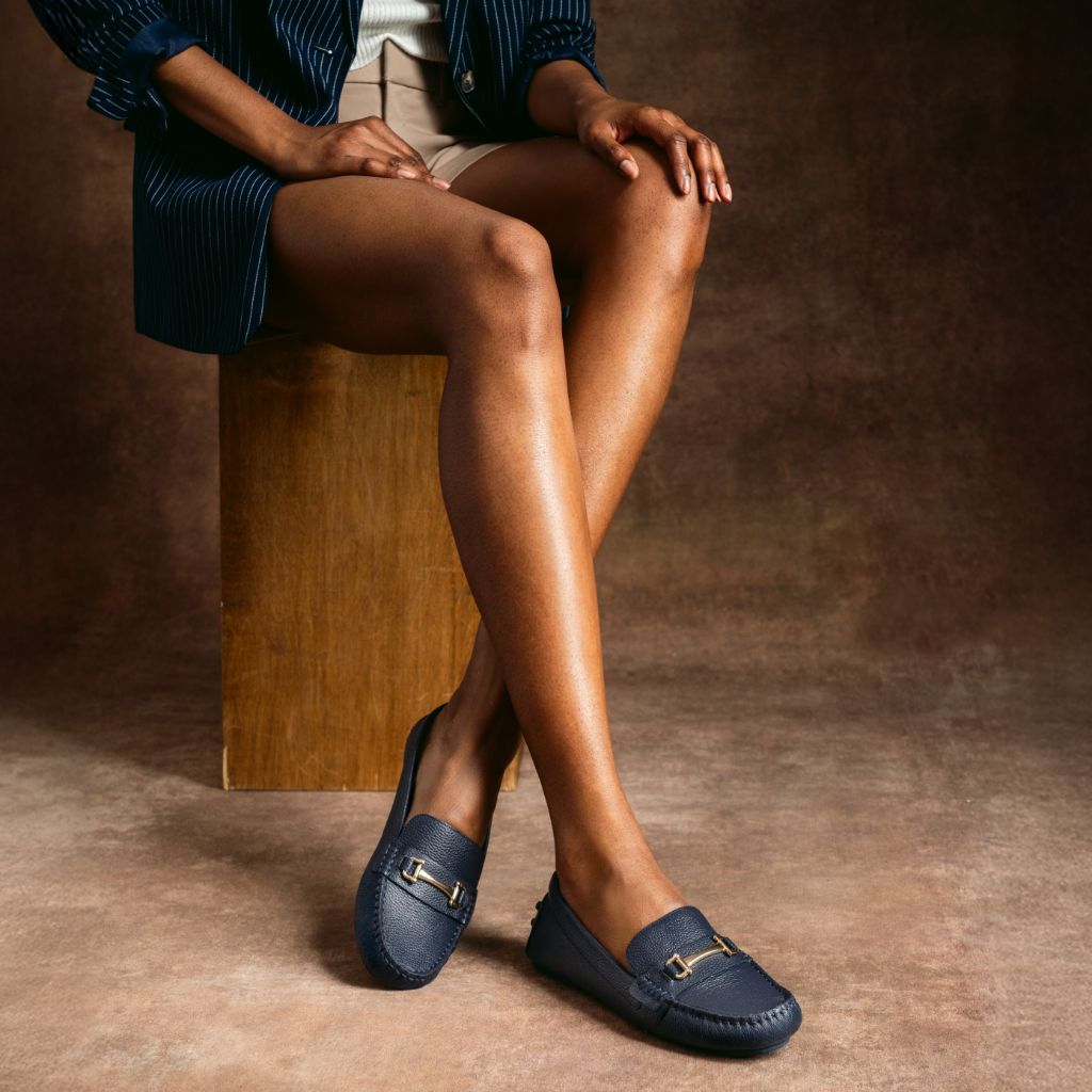 https://cdn.shopify.com/s/files/1/0419/1525/files/1024x1024-Women-DrivingLoafer-NavyGold-082025-2.jpg?v=1757956422