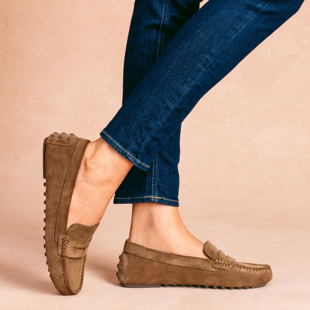https://cdn.shopify.com/s/files/1/0419/1525/files/1024x1024-Women-DrivingLoafer-Sequoia-082025-2.jpg?v=1757956518