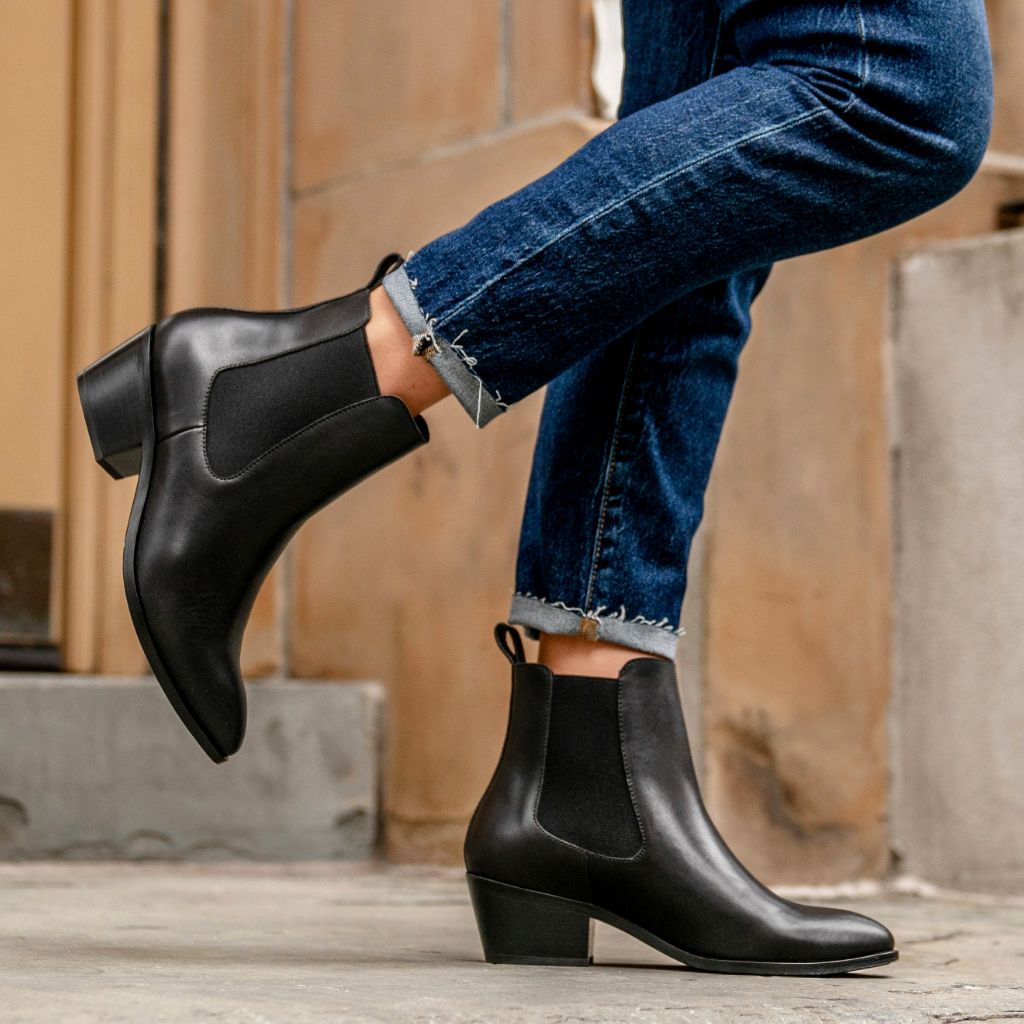 https://cdn.shopify.com/s/files/1/0419/1525/files/1024x1024-Women-DuchessBootie-Black-090823-2.jpg?v=1694554865