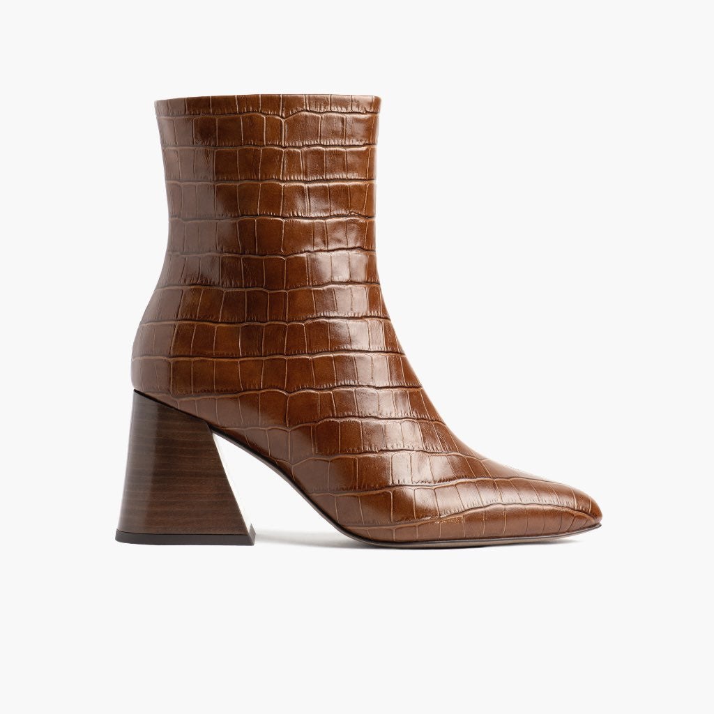 https://cdn.shopify.com/s/files/1/0419/1525/products/1024x1024-Women-Heartbreaker-Saddle-081721-Side.jpg?v=1630448578