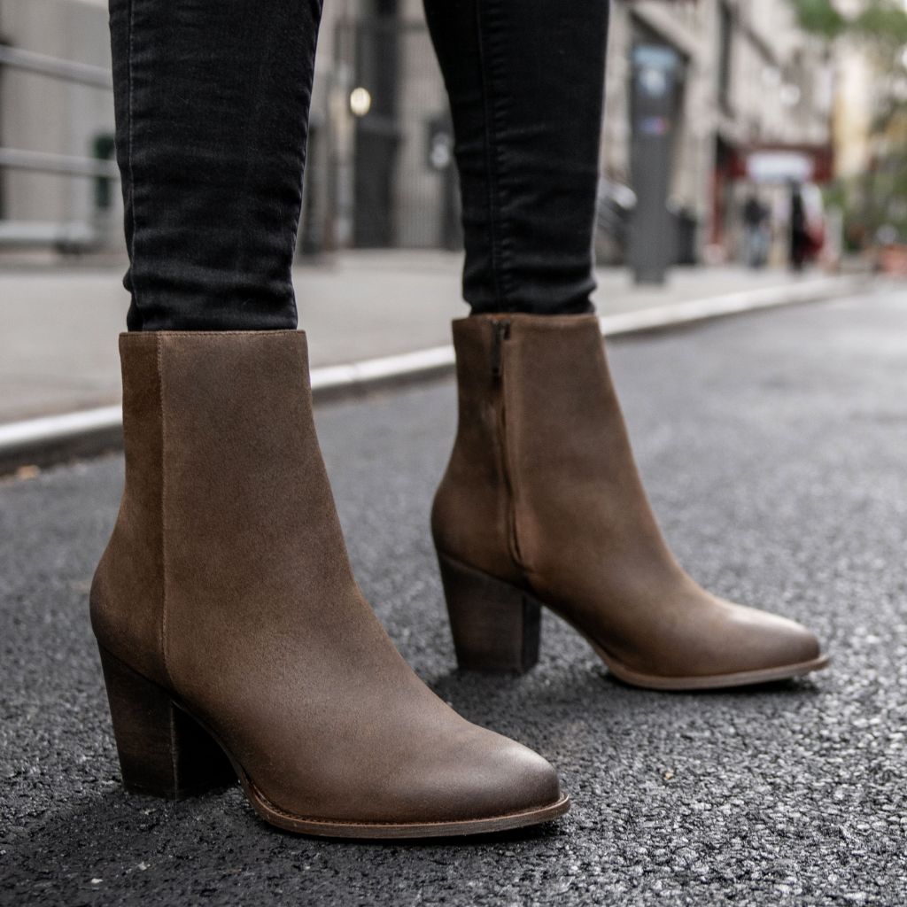 https://cdn.shopify.com/s/files/1/0419/1525/products/1024x1024-Women-Highline-Savannah-010423-1.jpg?v=1674601908