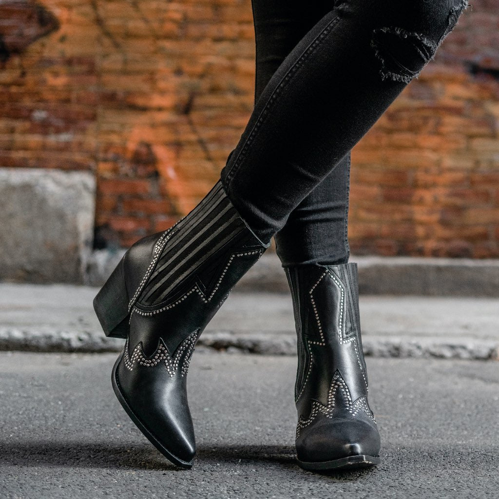 https://cdn.shopify.com/s/files/1/0419/1525/products/1024x1024-Women-Icon-Black-210112-1.jpg?v=1617812515