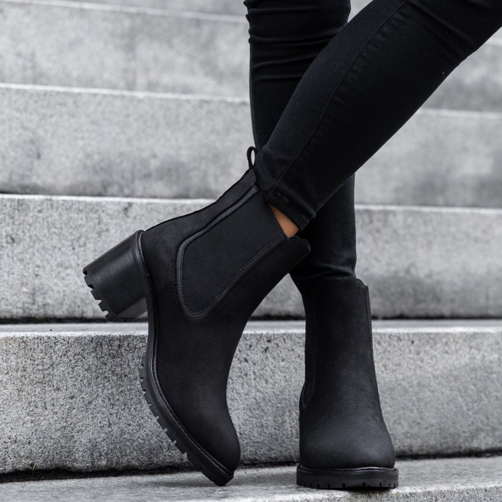 https://cdn.shopify.com/s/files/1/0419/1525/products/1024x1024-Women-Knockout-BlackMatte-1.jpg?v=1600277057