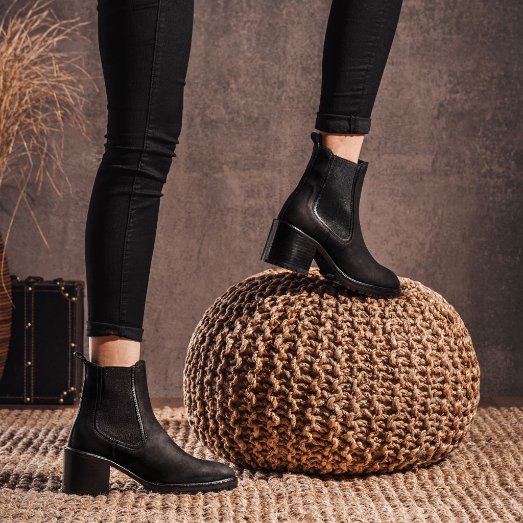 https://cdn.shopify.com/s/files/1/0419/1525/files/1024x1024-Women-Knockout-BlackMatte-103123-3.jpg?v=1698960524