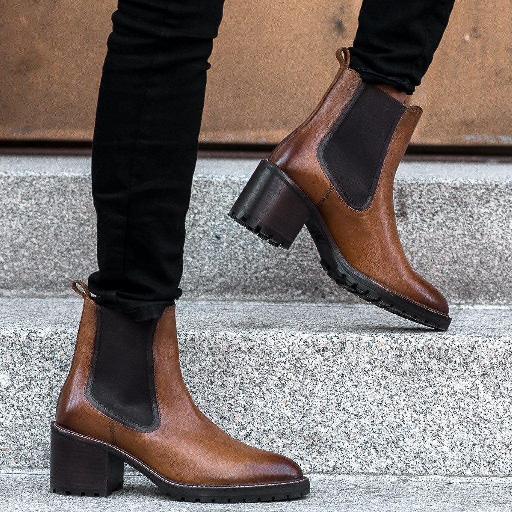 https://cdn.shopify.com/s/files/1/0419/1525/products/1024x1024-Women-Knockout-Toffee-1.jpg?v=1603908834