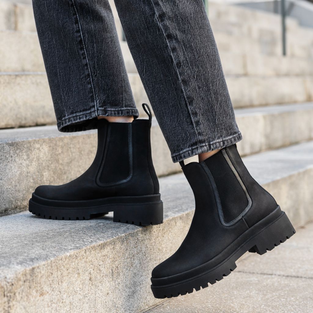 https://cdn.shopify.com/s/files/1/0419/1525/files/1024x1024-Women-LegendPlatofrm-BlackMatte-091124-2_184c78b4-8813-476c-b9a6-2b69910d215f.jpg?v=1726160128