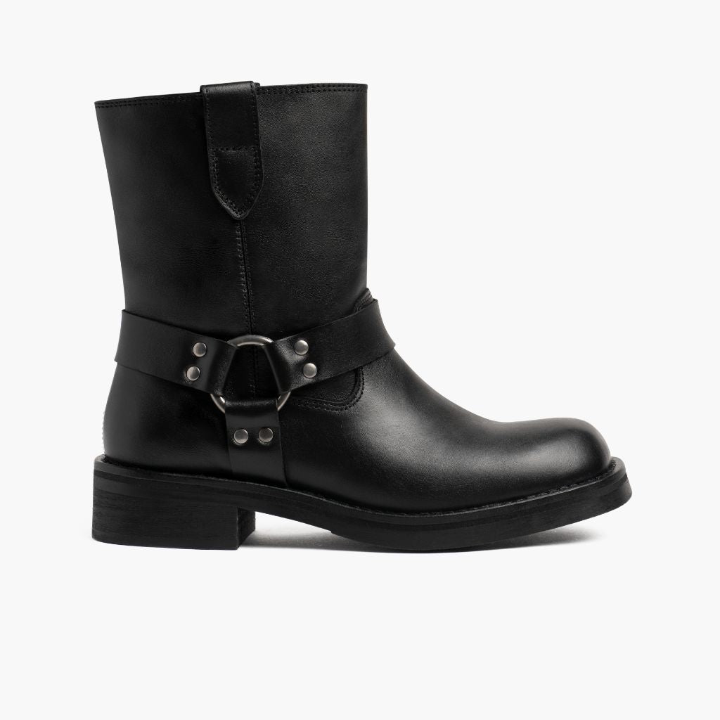 https://cdn.shopify.com/s/files/1/0419/1525/files/1024x1024-Women-Outlaw-Black-111324-Side.jpg?v=1732043755