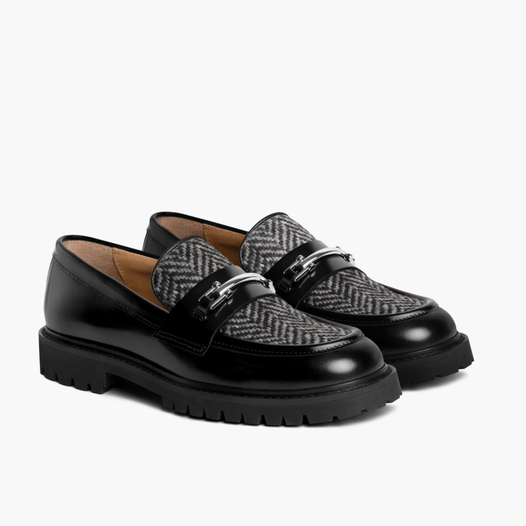 https://cdn.shopify.com/s/files/1/0419/1525/files/1024x1024-Women-Penny-BlackSilverHerringbone-102324-3.4_7393767a-6501-41a7-81da-3368962ccbed.jpg?v=1730312785