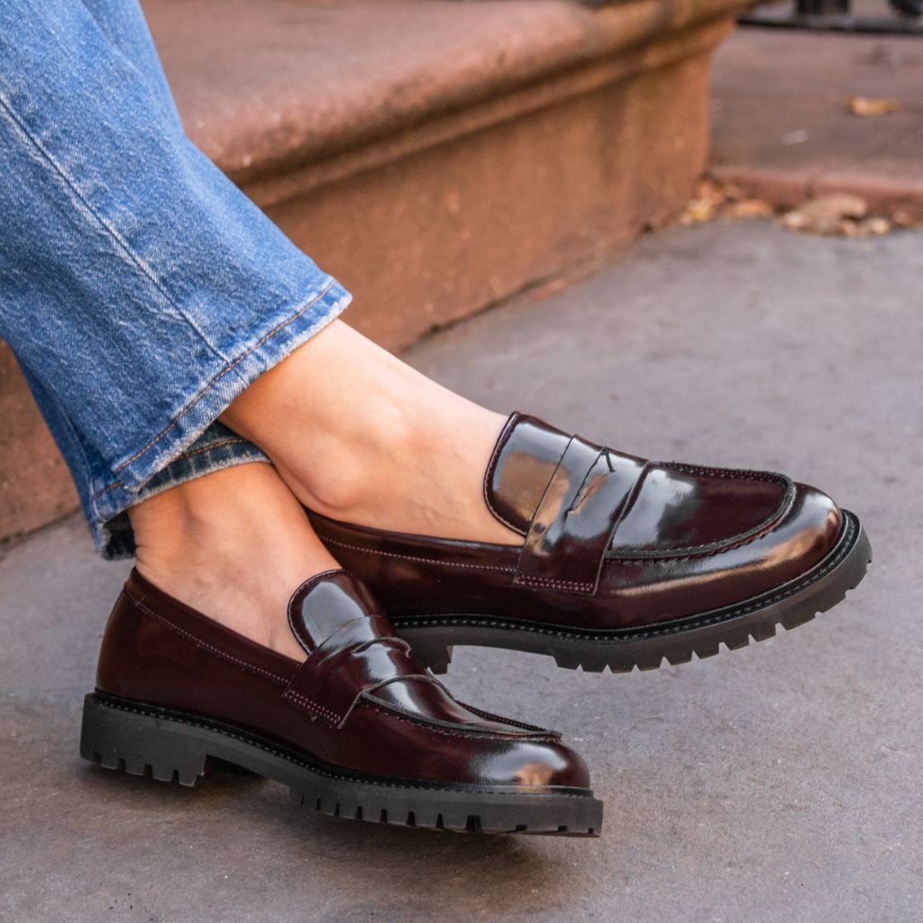 https://cdn.shopify.com/s/files/1/0419/1525/files/1024x1024-Women-Penny-Burgundy-122823-1.jpg?v=1704752502