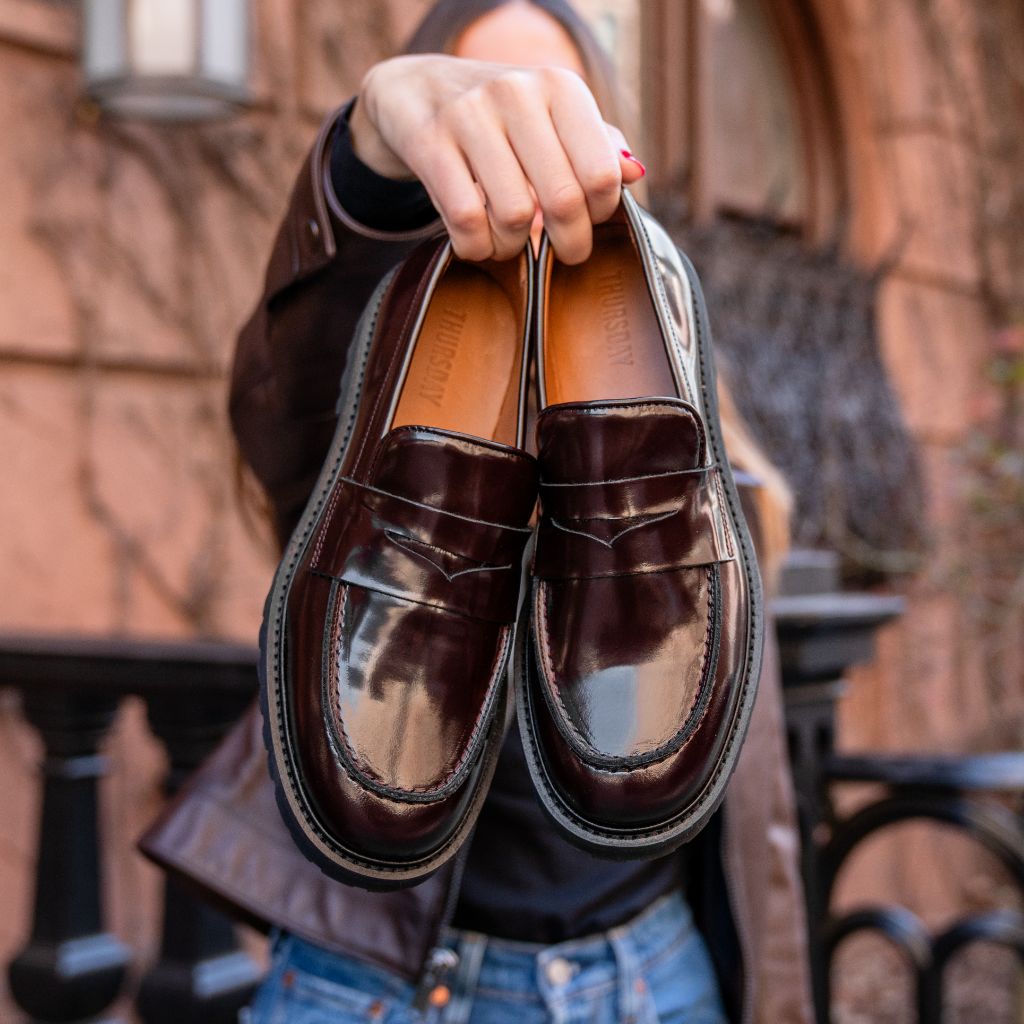 https://cdn.shopify.com/s/files/1/0419/1525/files/1024x1024-Women-Penny-Burgundy-122823-3.jpg?v=1704752502