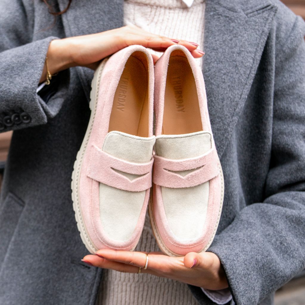 https://cdn.shopify.com/s/files/1/0419/1525/files/1024x1024-Women-Penny-Pink-012325-3.jpg?v=1741019539