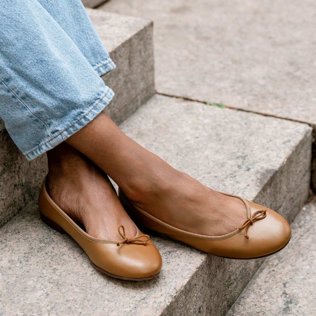https://cdn.shopify.com/s/files/1/0419/1525/files/1024x1024-Women-Prima-Cuero-060823-1.jpg?v=1687199085