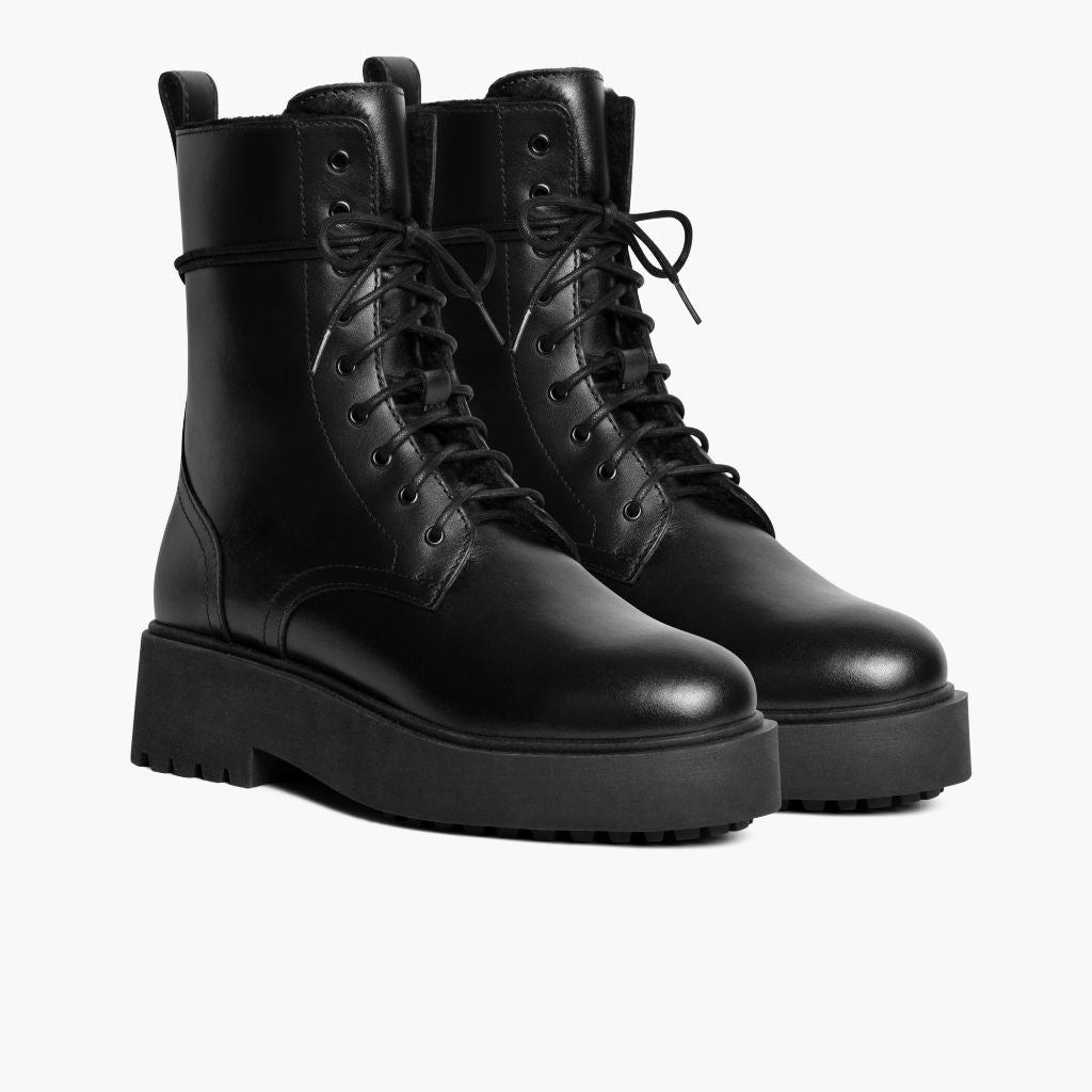 https://cdn.shopify.com/s/files/1/0419/1525/files/1024x1024-Women-Quest-BlackShearling-120224-3.4.jpg?v=1733860091