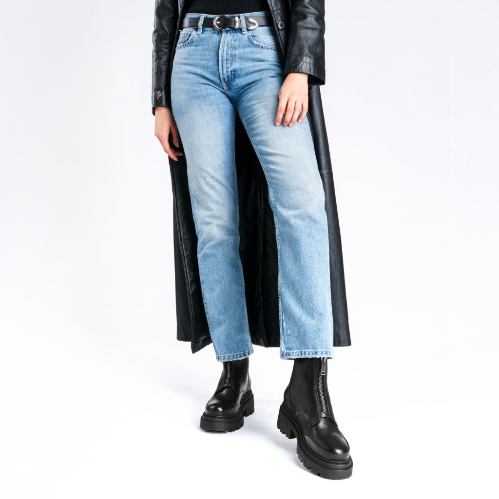 https://cdn.shopify.com/s/files/1/0419/1525/files/1024x1024-Women-RyderPlatform-Black-012125-1_314e8cdb-6b11-49ee-894c-1c56ef64c1ac.jpg?v=1748985900