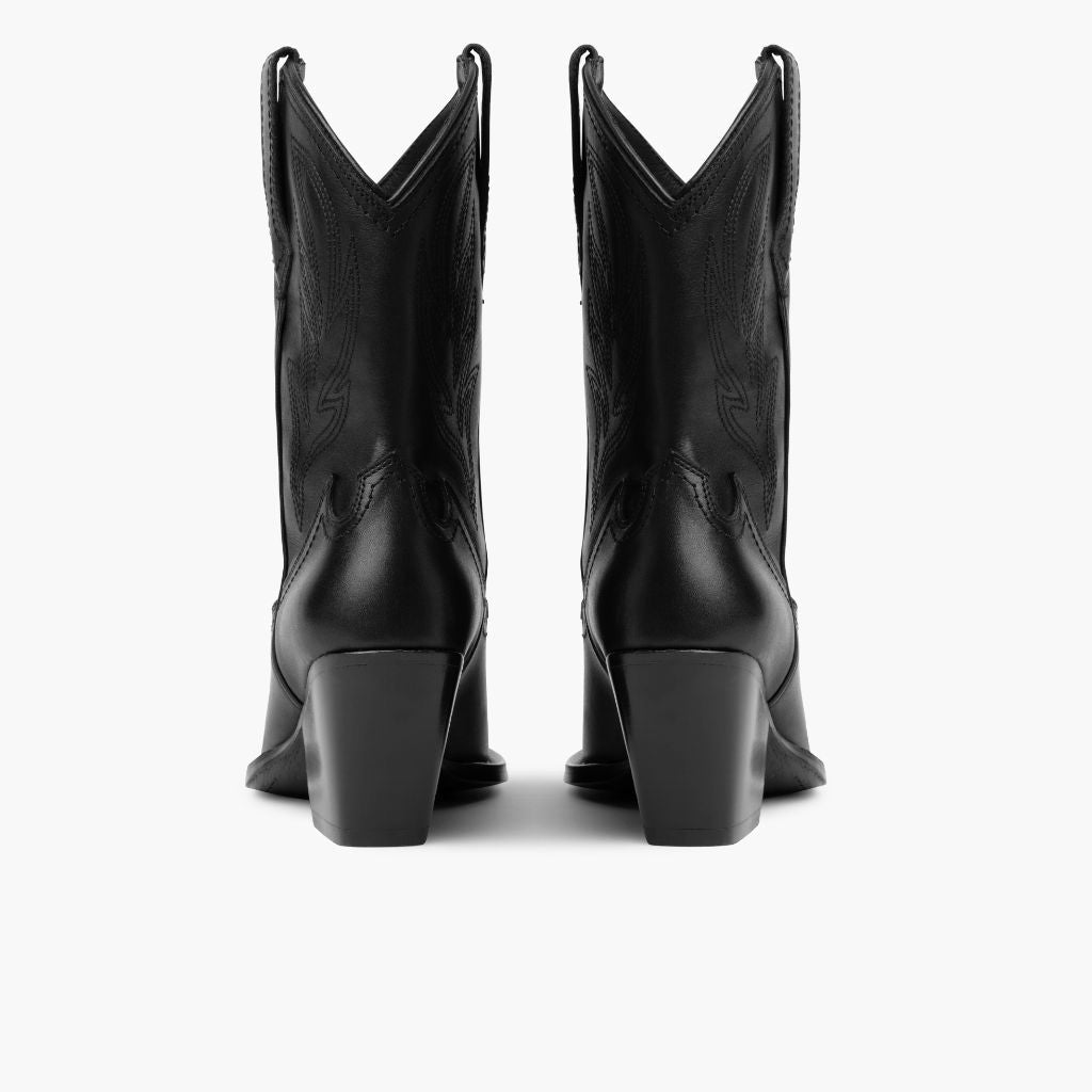 https://cdn.shopify.com/s/files/1/0419/1525/products/1024x1024-Women-Sierra-Black-032823-Rear.jpg?v=1680046173