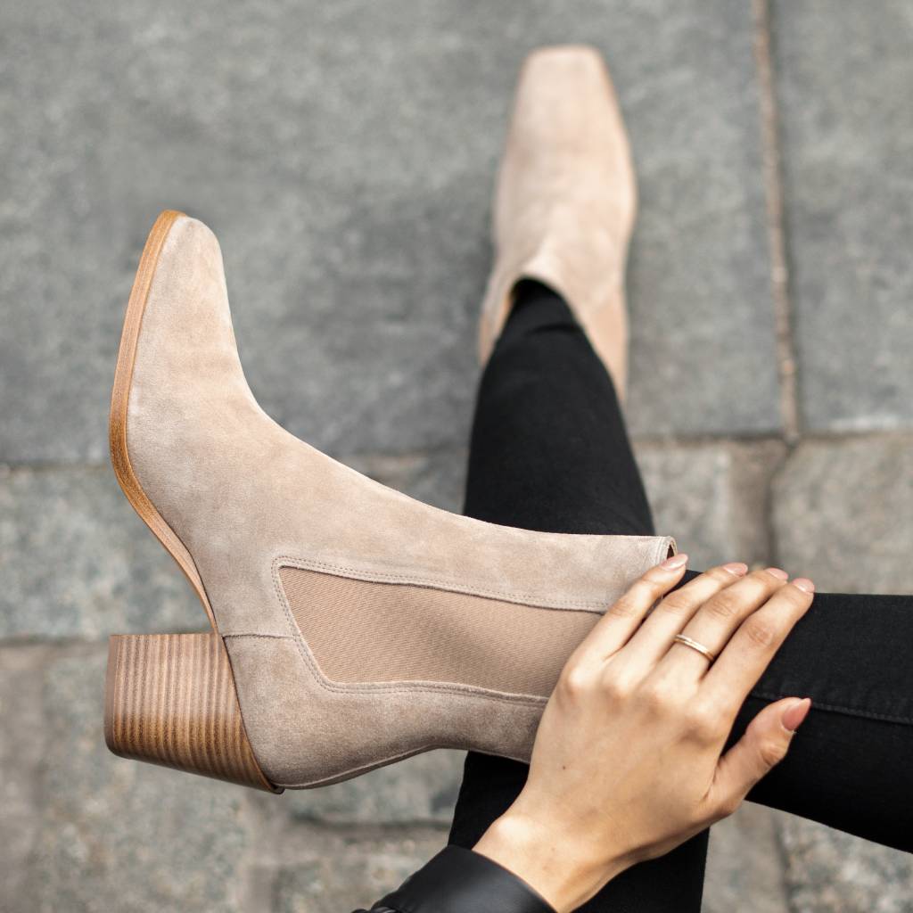 https://cdn.shopify.com/s/files/1/0419/1525/products/1024x1024-Women-Soho-Sand-101821-2.jpg?v=1634756960