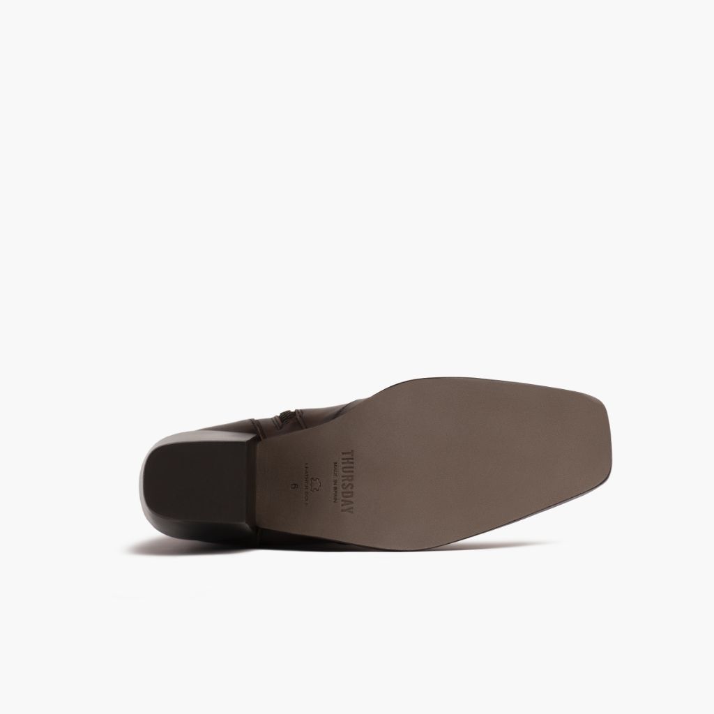 https://cdn.shopify.com/s/files/1/0419/1525/products/1024x1024-Women-SohoZip-Chocolate-031822-Outsole.jpg?v=1769813072