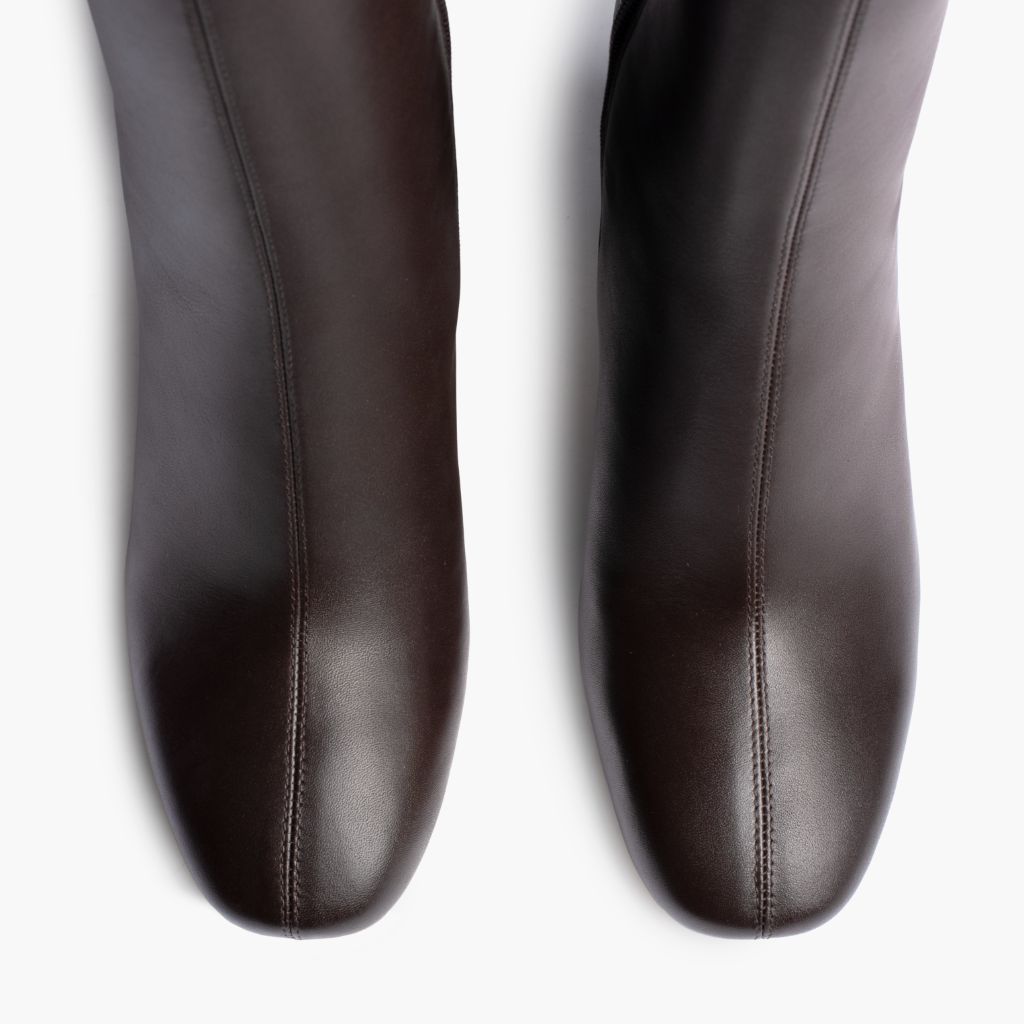 https://cdn.shopify.com/s/files/1/0419/1525/files/1024x1024-Women-Soleil-DarkBrown-033126-ToeDetail_aecbab1f-2243-409e-8a59-5c871f3cfa8c.jpg?v=1779304650