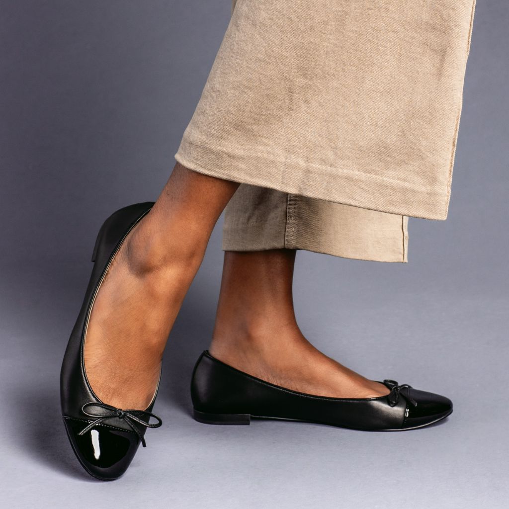 https://cdn.shopify.com/s/files/1/0419/1525/files/1024x1024-Women-TinyDancer-CapToe-Black-122425-1_3fe026fb-407d-41c4-985e-2d64fb1853cc.jpg?v=1768330032