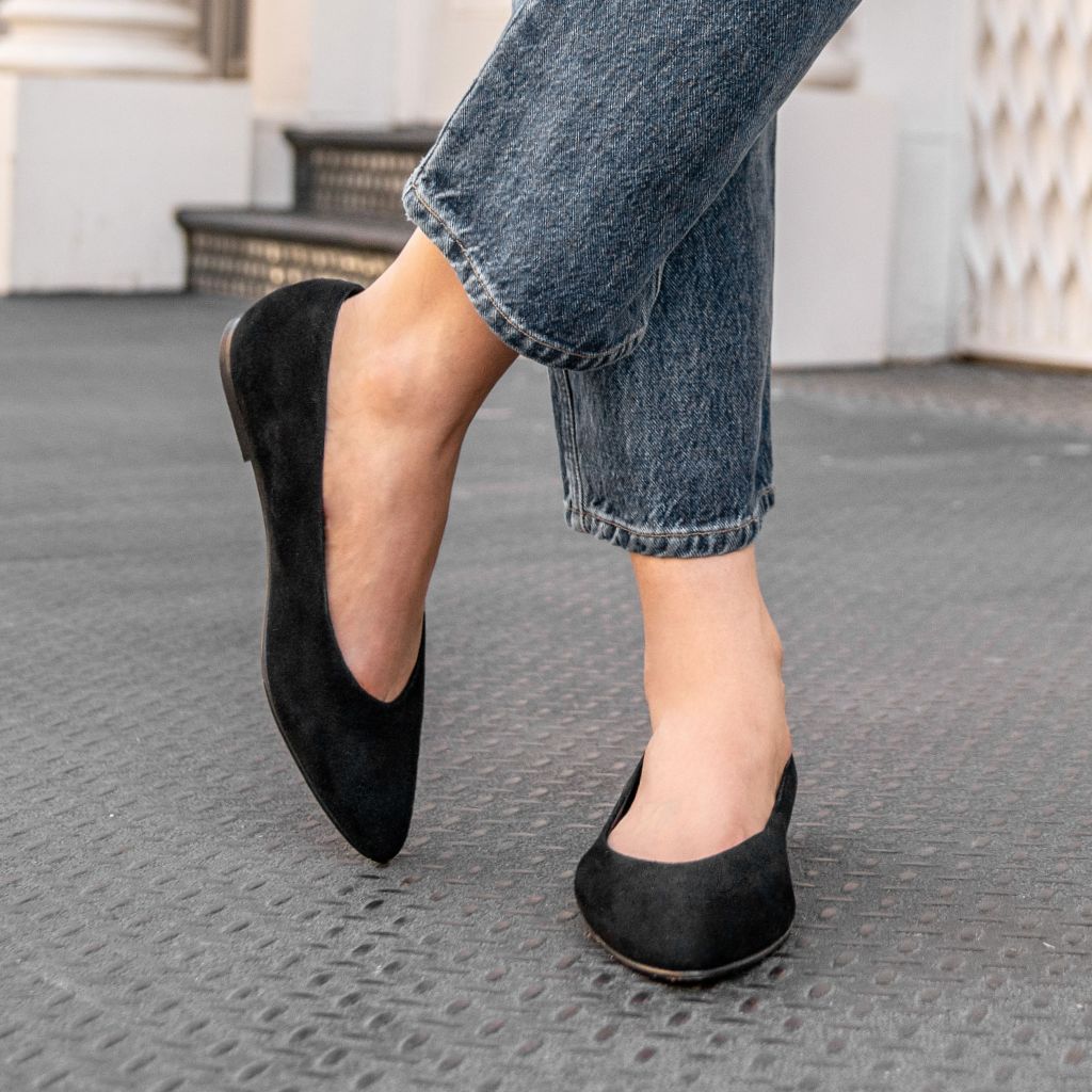 https://cdn.shopify.com/s/files/1/0419/1525/files/1024x1024-Women-VivaBalletFlat-BlackSuede-042723-1.jpg?v=1683926215