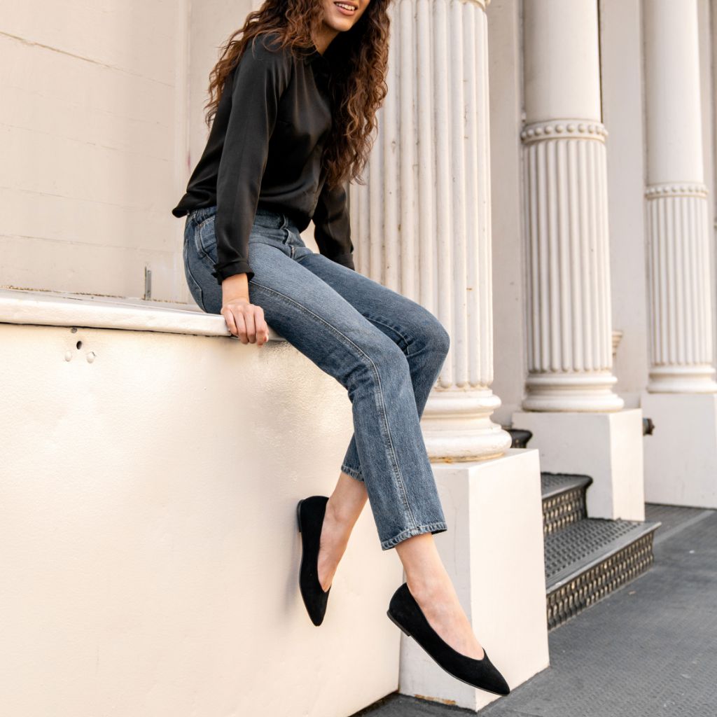 https://cdn.shopify.com/s/files/1/0419/1525/files/1024x1024-Women-VivaBalletFlat-BlackSuede-042723-3.jpg?v=1683926215