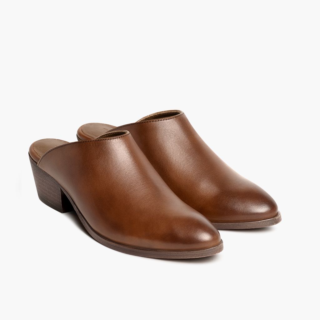 https://cdn.shopify.com/s/files/1/0419/1525/files/1024x1024-Womens-Breeze-Brandy-031924-3.4_1bb9c7e1-4799-405a-8e8c-59ba5c1ea50c.jpg?v=1716505359