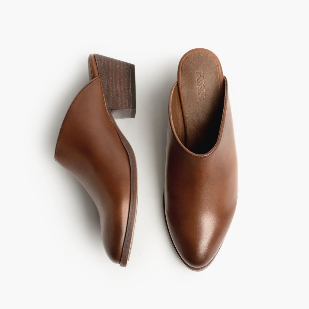 https://cdn.shopify.com/s/files/1/0419/1525/files/1024x1024-Womens-Breeze-Brandy-031924-Flatlay1_0197aab1-49c4-4812-8cb9-8081a85433f0.jpg?v=1716505373