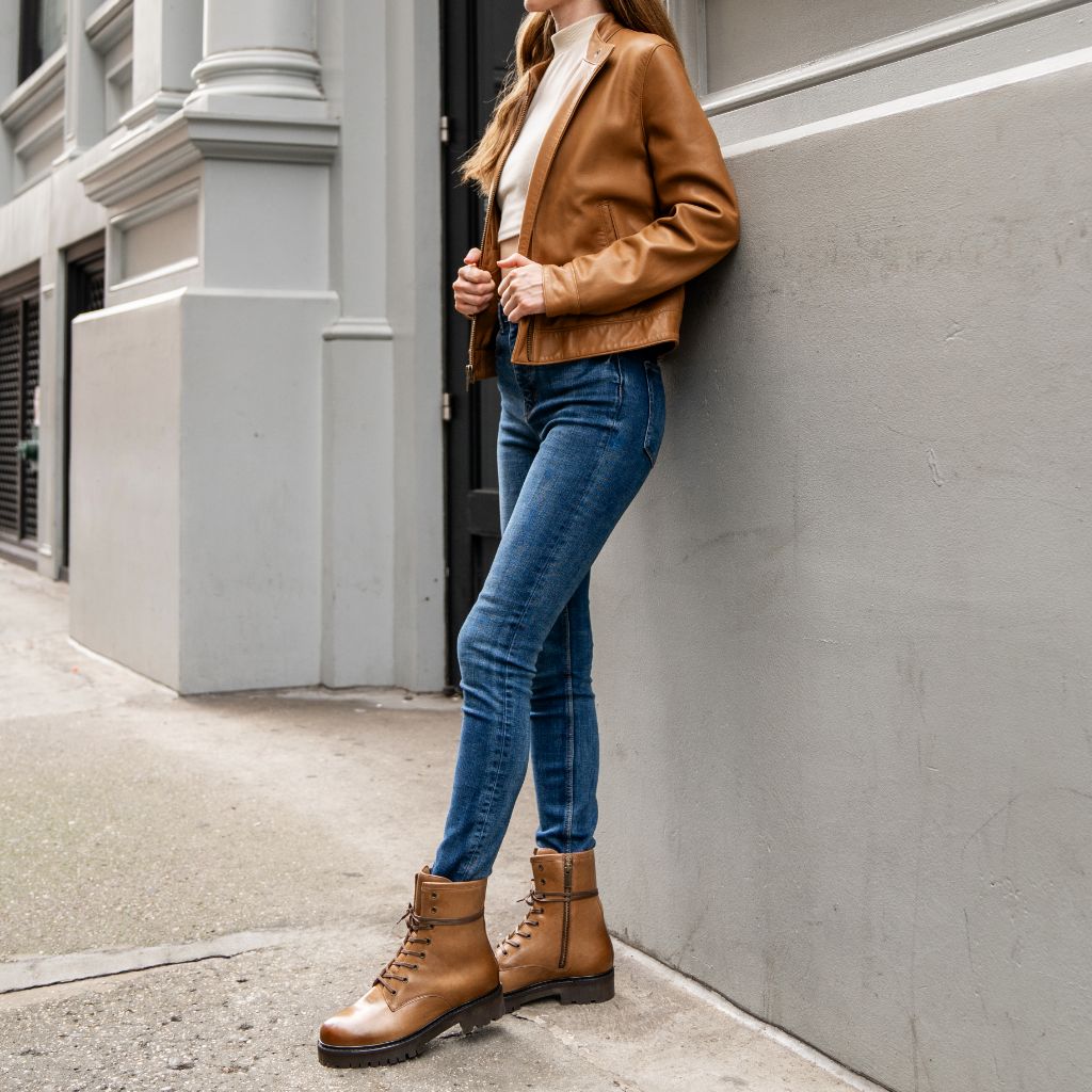 https://cdn.shopify.com/s/files/1/0419/1525/files/1024x1024-Womens-Combat-Natural-092023-3_1f4e1ec4-6f71-426b-b45a-d596a4d2632a.jpg?v=1695772317