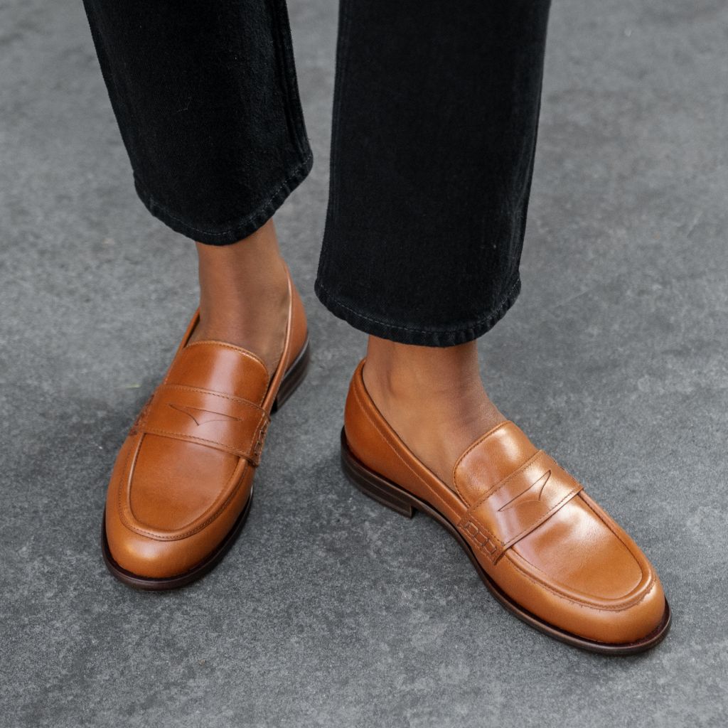 https://cdn.shopify.com/s/files/1/0419/1525/files/1024x1024-Womens-DressPenny-Caramel-121824-3.jpg?v=1735646858