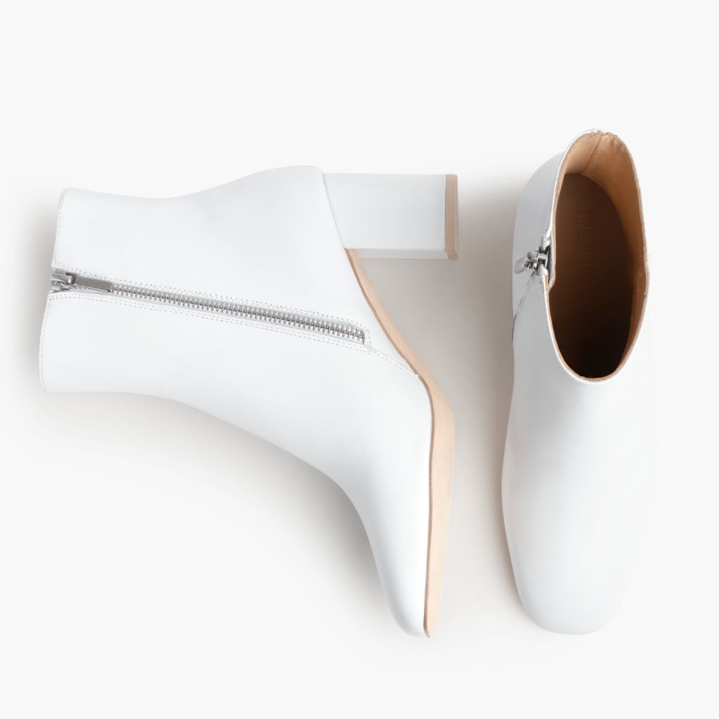 https://cdn.shopify.com/s/files/1/0419/1525/files/1024x1024-Womens-HighStandard-White-102423-Flatlay1.jpg?v=1698686558
