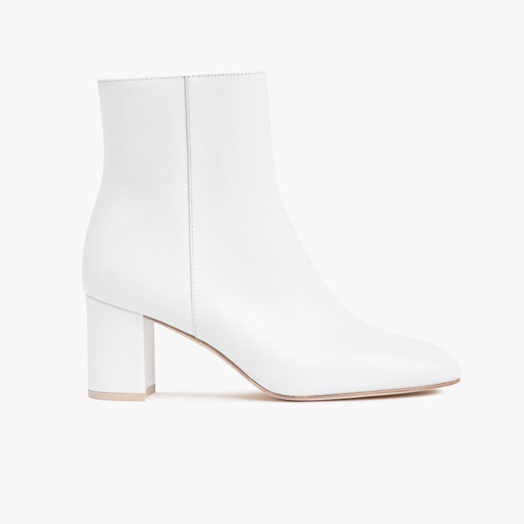 https://cdn.shopify.com/s/files/1/0419/1525/files/1024x1024-Womens-HighStandard-White-102423-Side.jpg?v=1698686558
