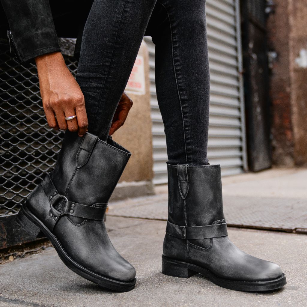 https://cdn.shopify.com/s/files/1/0419/1525/files/1024x1024-Womens-Outlaw-VintageIron-111524-1.jpg?v=1732044104