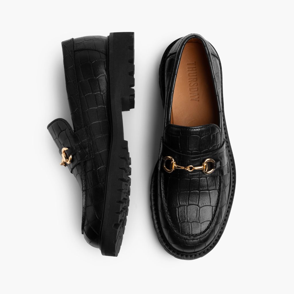 https://cdn.shopify.com/s/files/1/0419/1525/files/1024x1024-Womens-Penny-BlackCrocoGold-051324-Flatlay1.jpg?v=1718804392