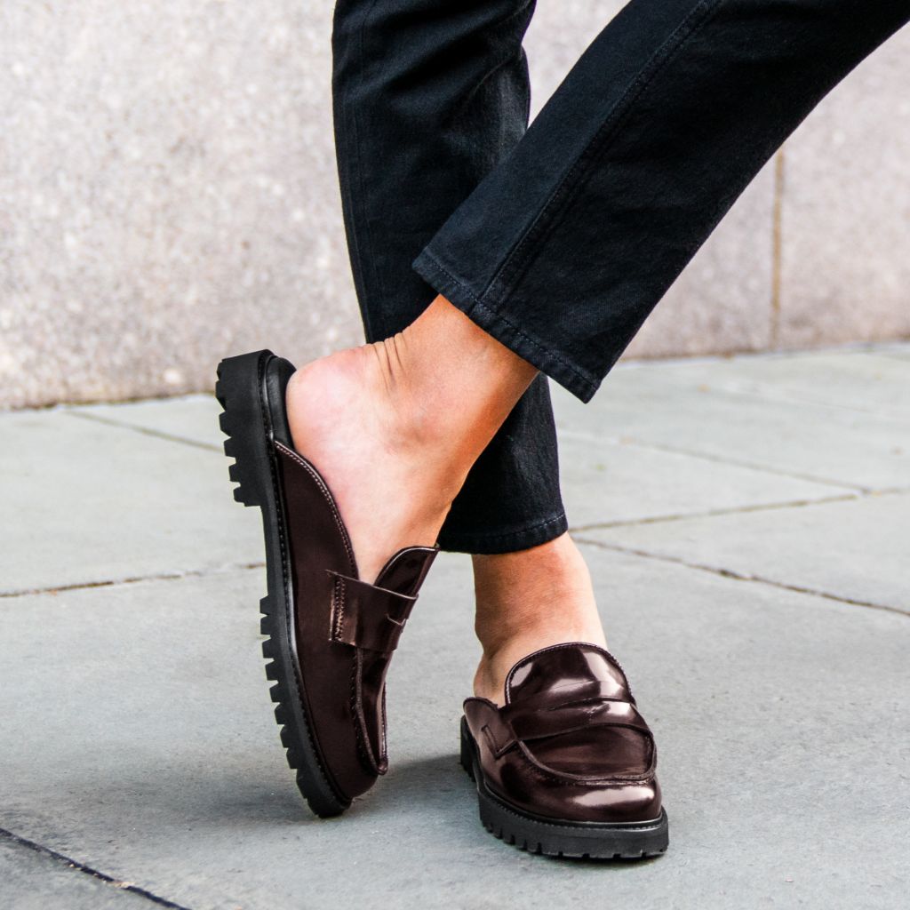 https://cdn.shopify.com/s/files/1/0419/1525/files/1024x1024-Womens-PennyMule-Burgundy-102524-1_32e07351-9132-4267-9742-c9080eed42e0.jpg?v=1730318433