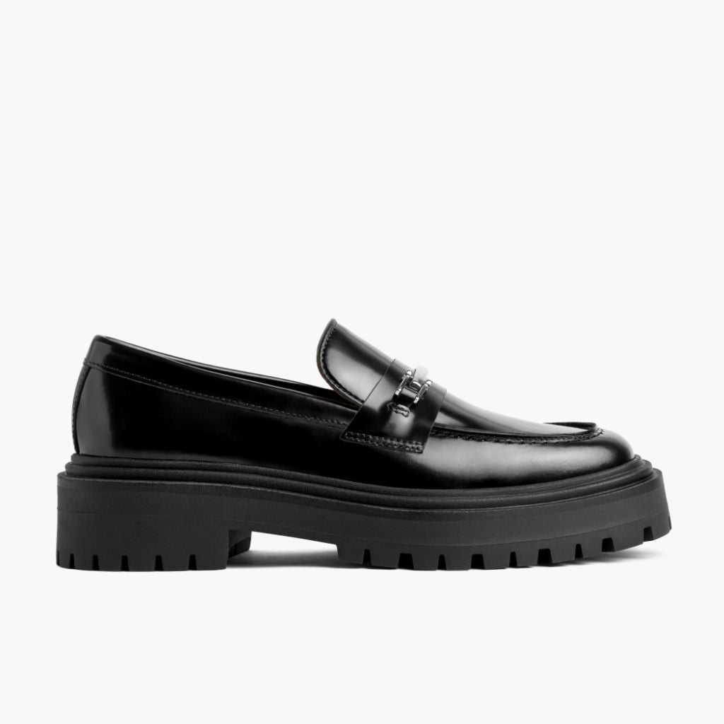 https://cdn.shopify.com/s/files/1/0419/1525/files/1024x1024-Womens-PennyPlatform-BlackSilver-051324-Side.jpg?v=1718808612