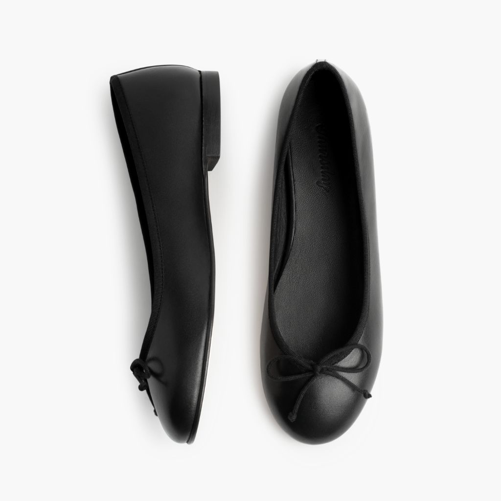 https://cdn.shopify.com/s/files/1/0419/1525/files/1024x1024-Womens-Prima-Black-060123-Flatlay1.jpg?v=1687195237