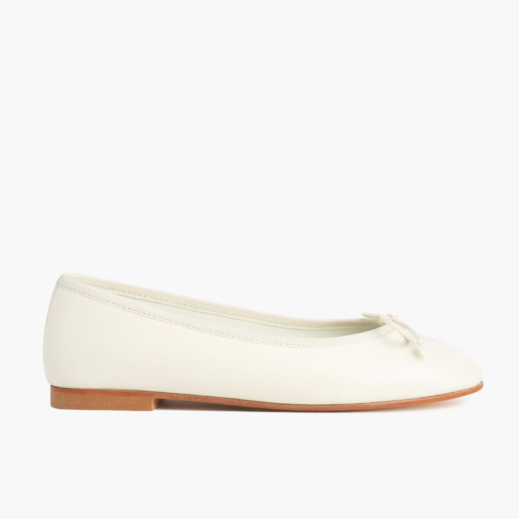 https://cdn.shopify.com/s/files/1/0419/1525/files/1024x1024-Womens-Prima-Ivory-060223-Side_1b4fd4bb-c108-4c98-bfaf-e4e48a657b70.jpg?v=1687892000